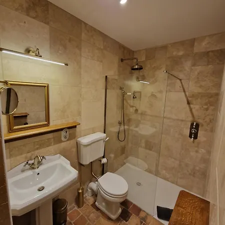 Chateau De La Mothe De - Allier, A Proximite De Vichy Vicq (Allier)