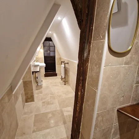 Au Chateau De La Mothe De - Allier, A Proximite De Vichy