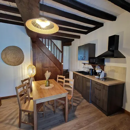 Au Chateau De La Mothe De - Allier, A Proximite De Vichy Vicq (Allier)