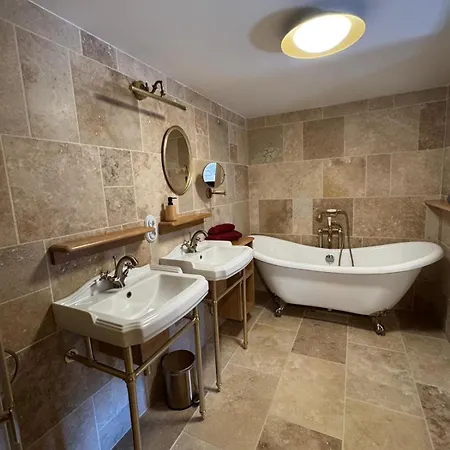 Au Chateau De La Mothe De - Allier, A Proximite De Vichy *